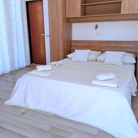 Guesthouse Cecilia 2 Malinska Dış mekan fotoğraf