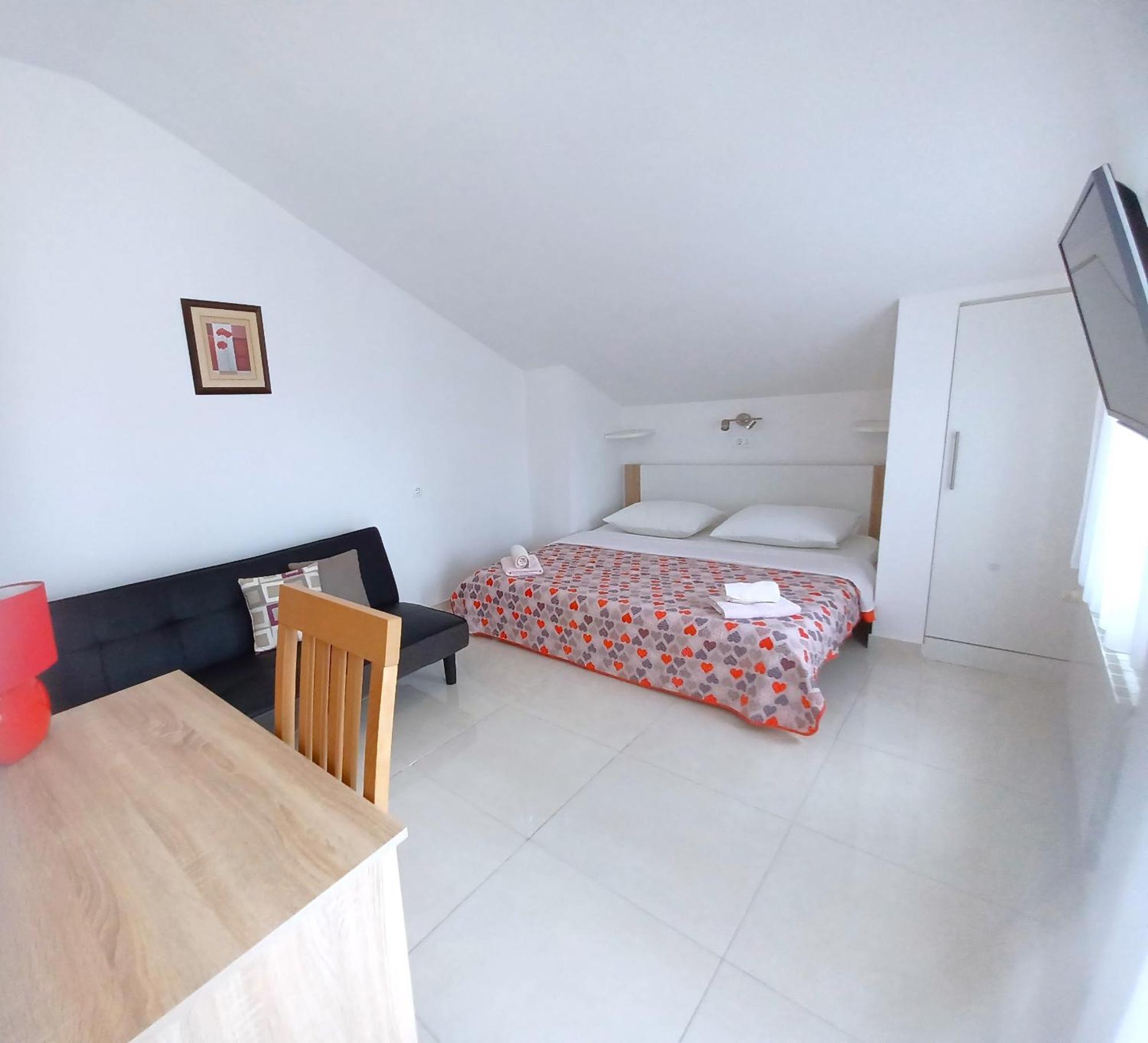Guesthouse Cecilia 2 Malinska Dış mekan fotoğraf